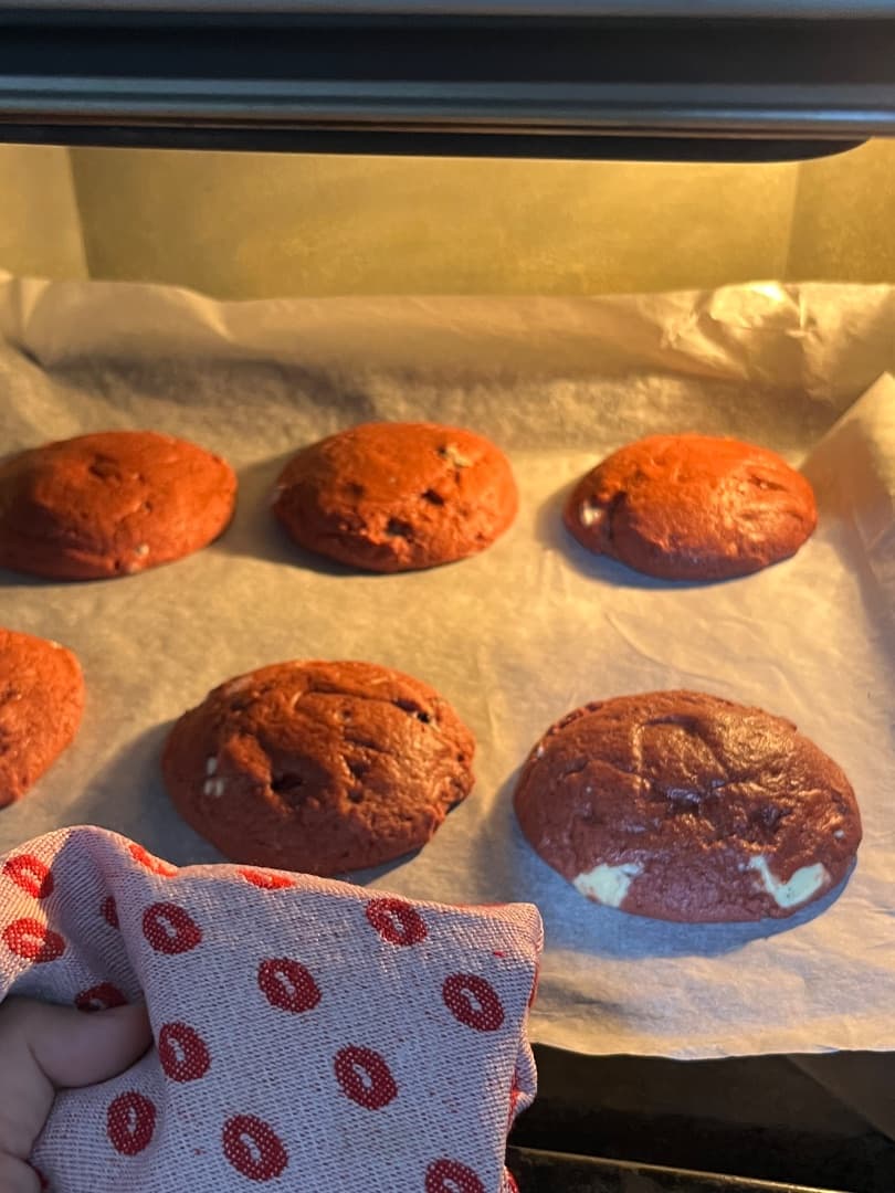Red velvet cookies