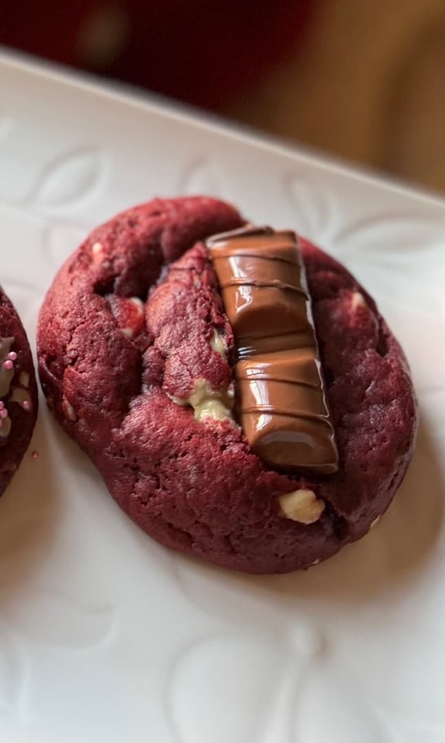 Red velvet bueno cookies