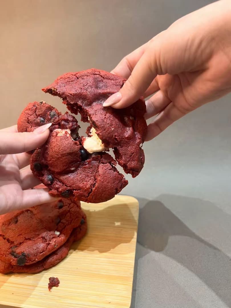 Red velvet marshmallow cookies