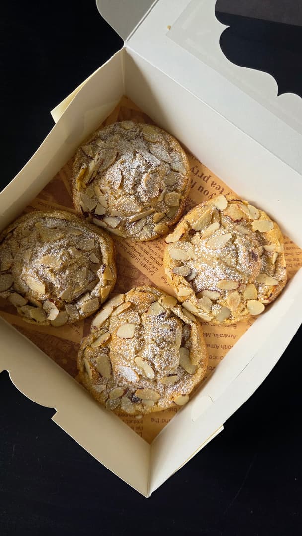 Almond Croissant Cookies (4count)