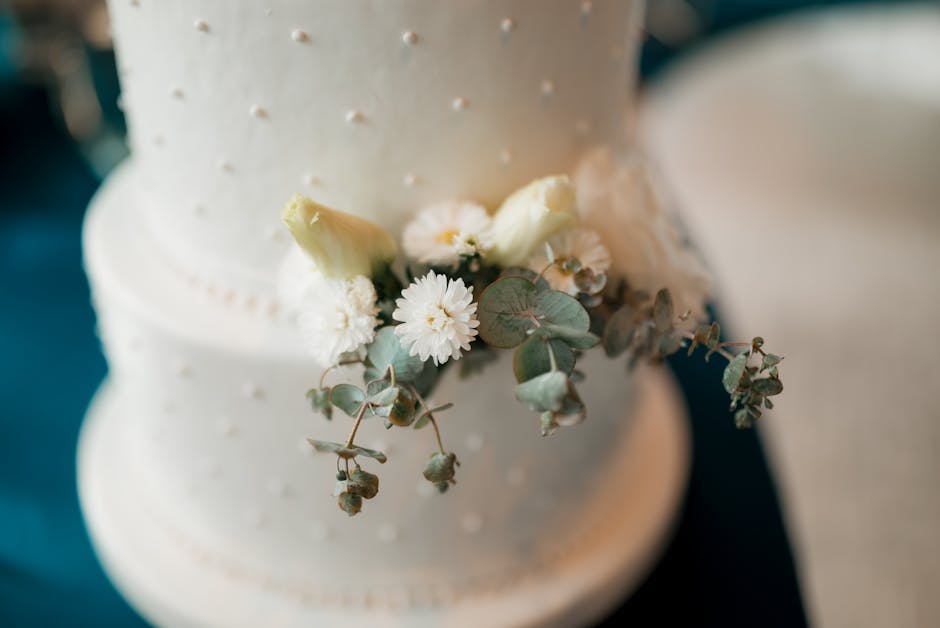 Gros plan sur la décoration d'un gâteau