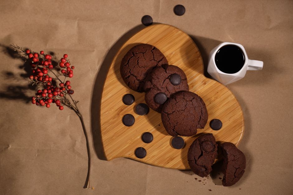 Assortiment de cookies et brownies pour table d'anniversaire