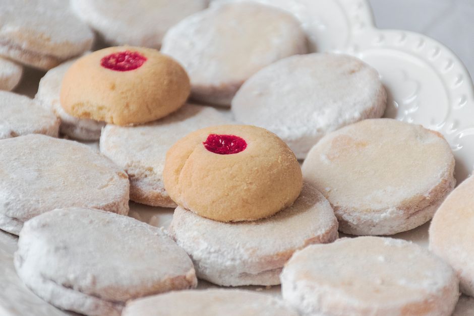 Sablés aux amandes saupoudrés de sucre glace